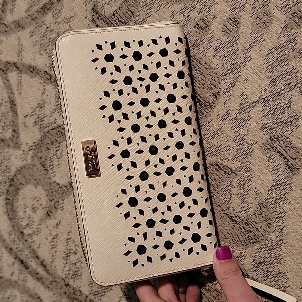NWOT-KATE SPADE cutout wallet